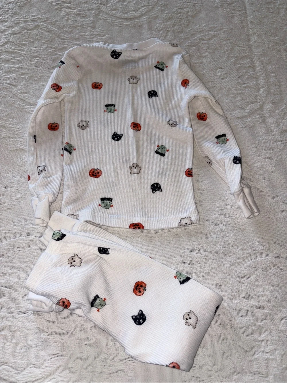 Carter’s Kids Unisex White Halloween Print Thermal Pajama Set EUC 4T